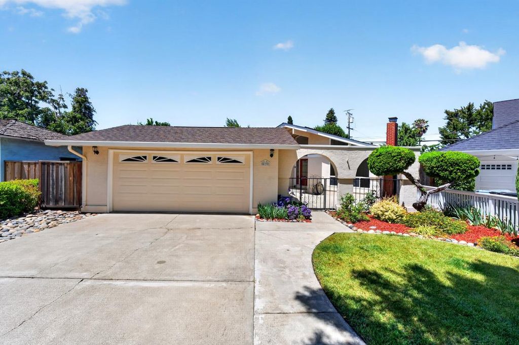 Photo of 879 El Rio Drive, San Jose, CA 95125 (MLS # ML82047858)