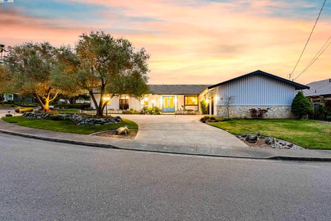 4499 Hillsborough Dr Castro Valley CA 94546