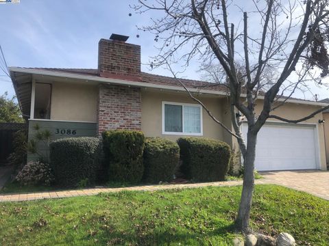 3086 Greenview Dr, Castro Valley, CA 94546 - MLS#: 41086632
