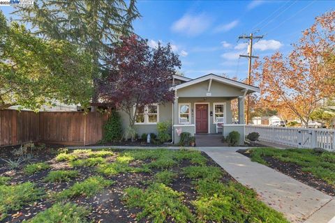 Photo of 905 S Livermore Ave, Livermore, CA 94550 (MLS # 41118996)