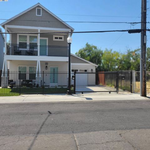 Photo of 2627 Beaumont St, Sacramento, CA 95815 (MLS # 41119710)