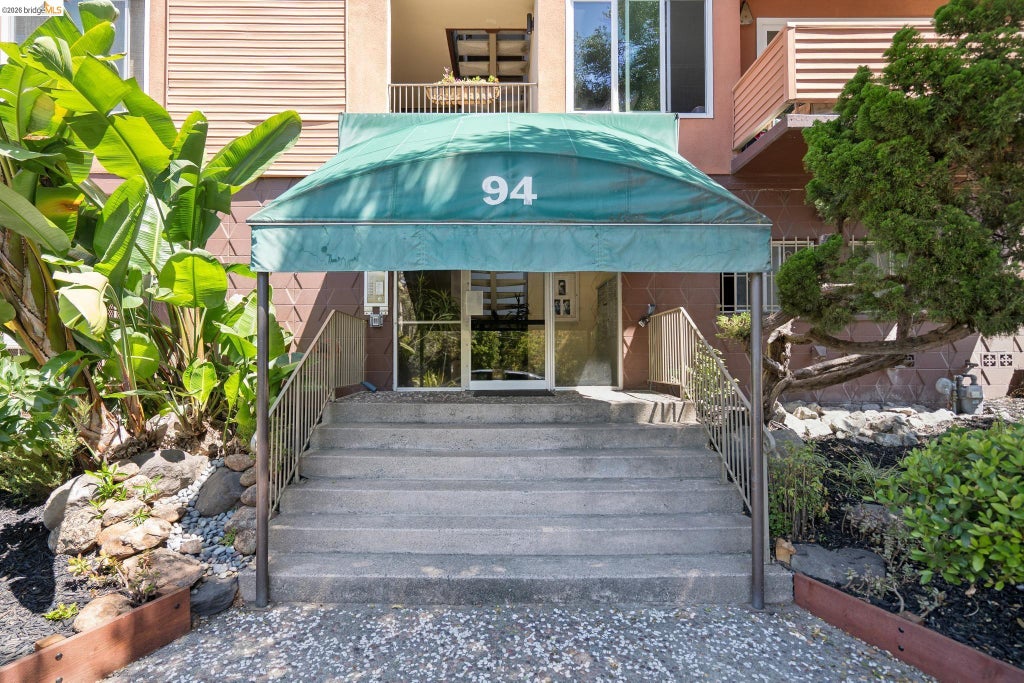 Photo of 94 Bayo Vista Ave #204, Oakland, CA 94611 (MLS # 41145722)