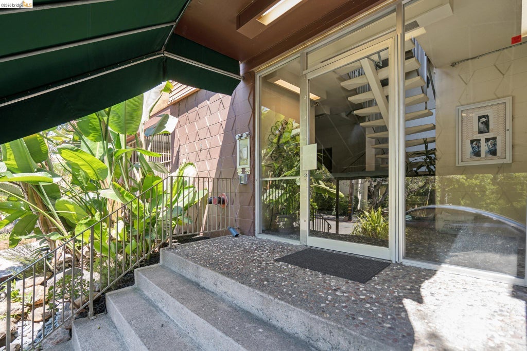 Photo of 94 Bayo Vista Ave #204, Oakland, CA 94611 (MLS # 41145722)