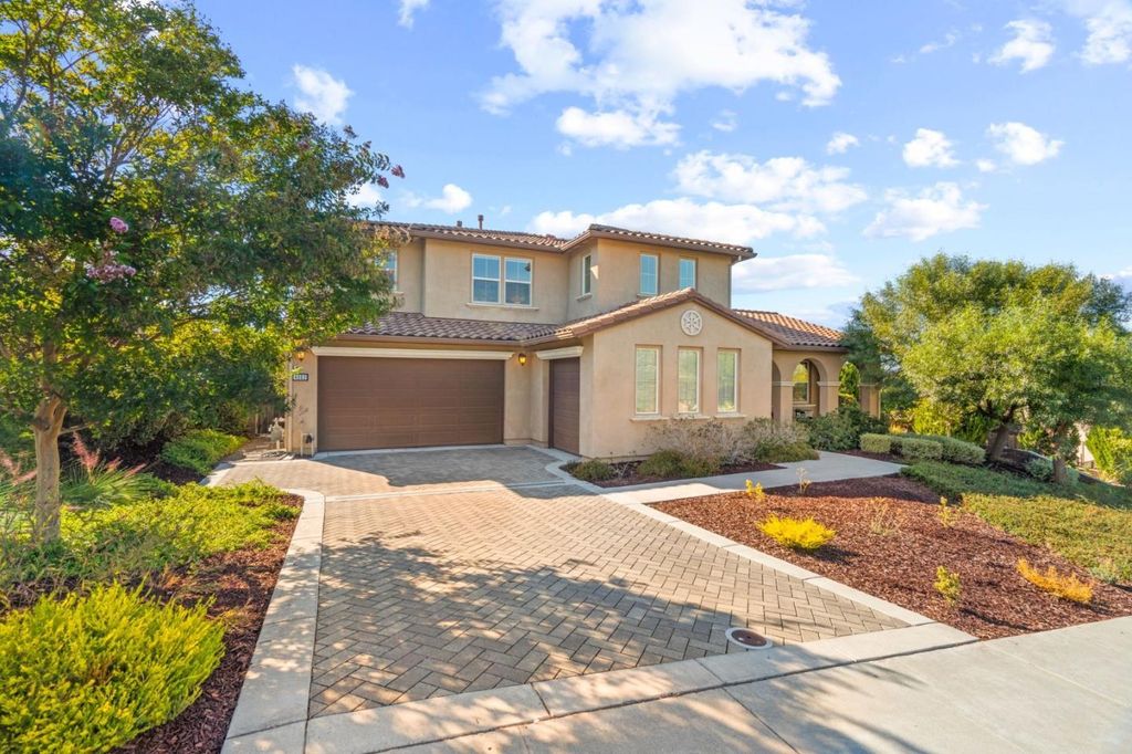 Photo of 4063 Cadwallader Avenue, San Jose, CA 95121 (MLS # ML82039960)