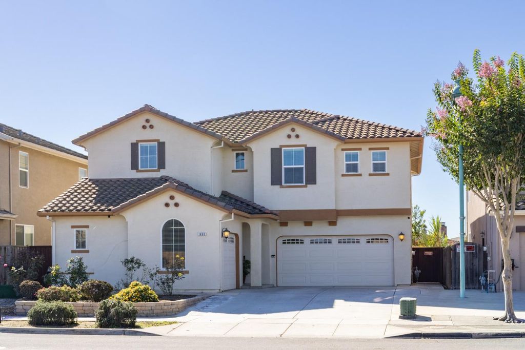 Photo of 1690 Piazza Drive, Salinas, CA 93905 (MLS # ML82026317)