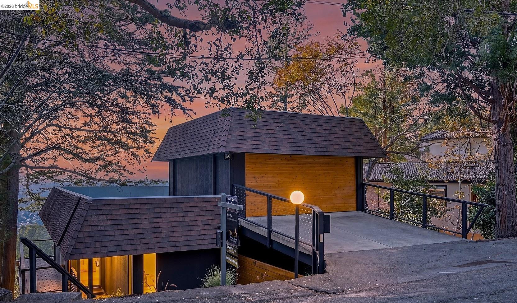 6833 Snake Road
