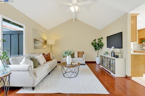 1582 Calle Santiago Pleasanton CA 94566