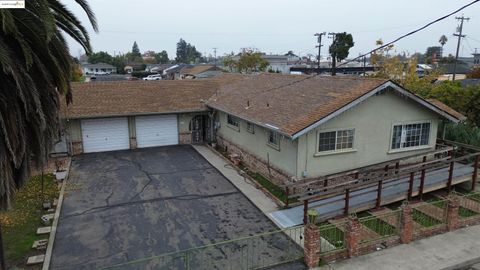 Photo of 123 S Washington Ave, Manteca, CA 95336 (MLS # 41119361)