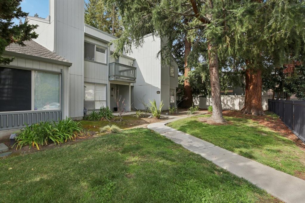Photo of 1512 Huddersfield Court, San Jose, CA 95126 (MLS # ML82035359)