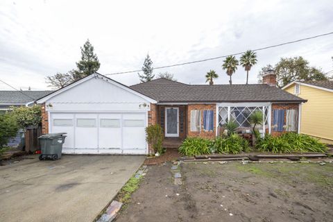 A home in San Carlos