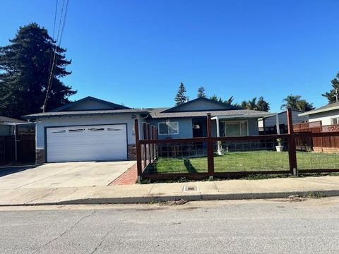 Photo of 17 Blossom Drive, Watsonville, CA 95076 (MLS # ML82028430)