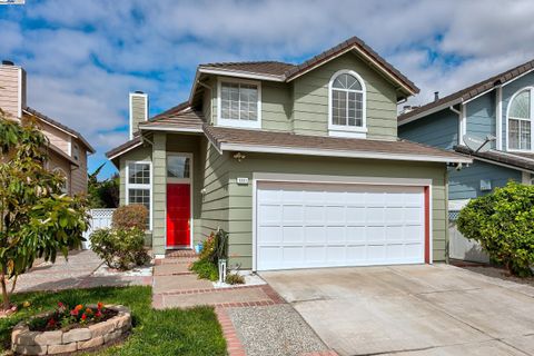 Photo of 5301 Shamrock Cmn, Fremont, CA 94555 (MLS # 41114344)