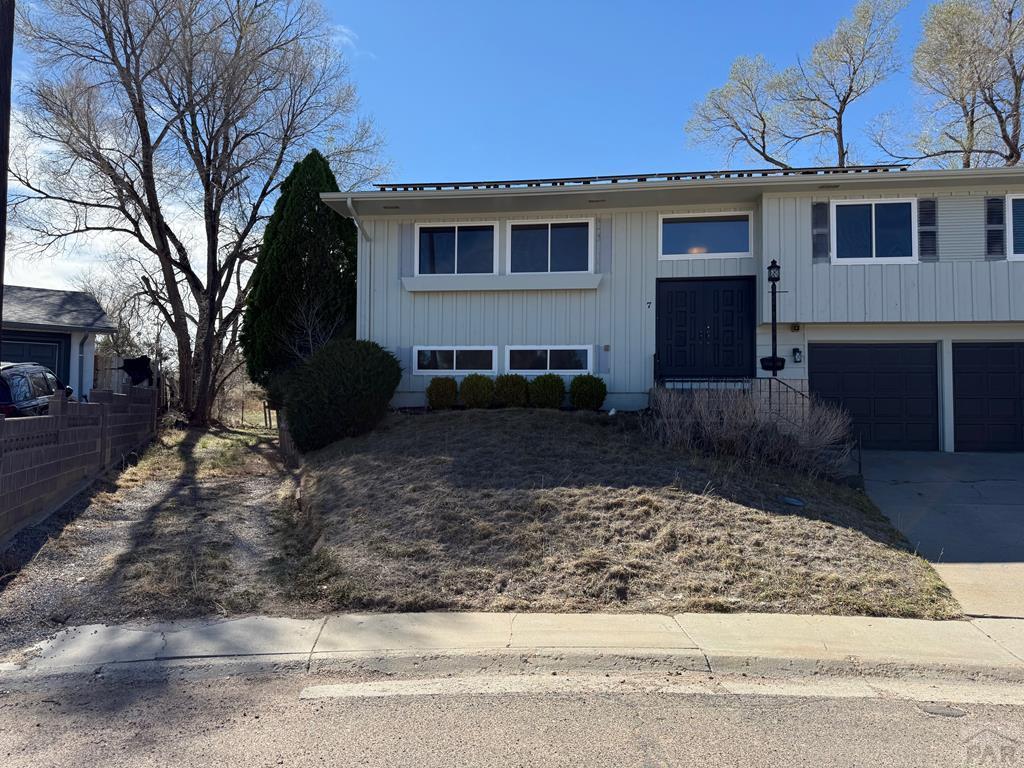 Photo 1 of 32 — 7 Echo Pl, Pueblo, CO 81003
