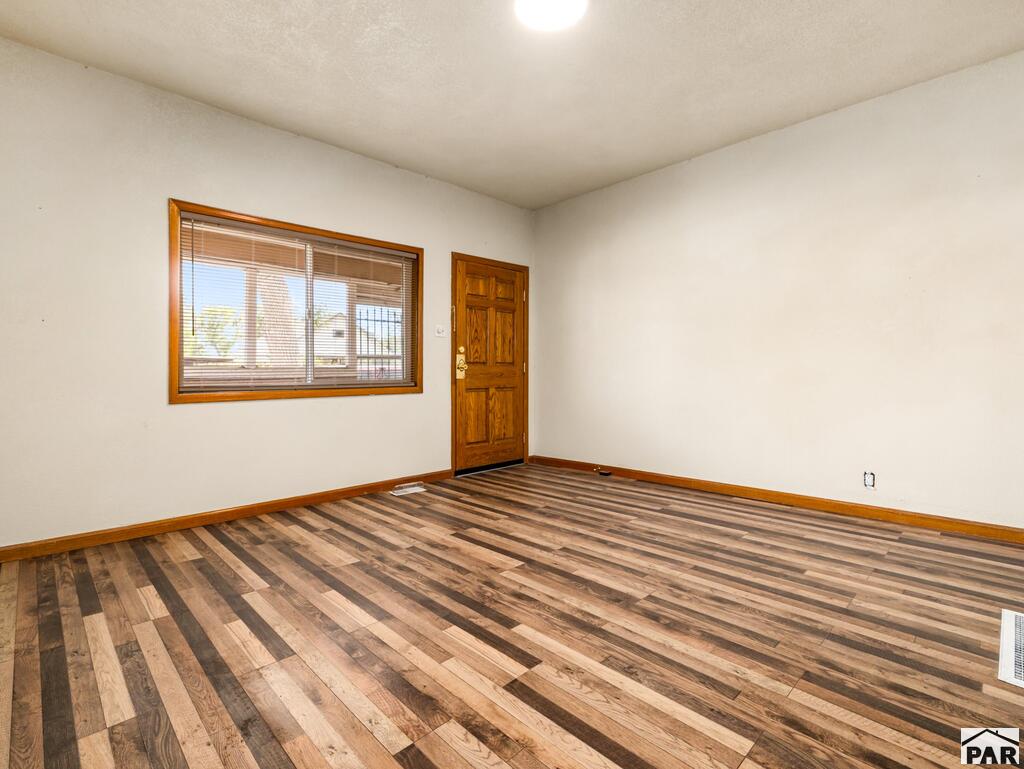 1419 E 3rd St - Photo 4
