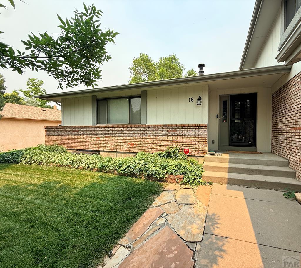 16 Oakbridge Dr - Photo 2