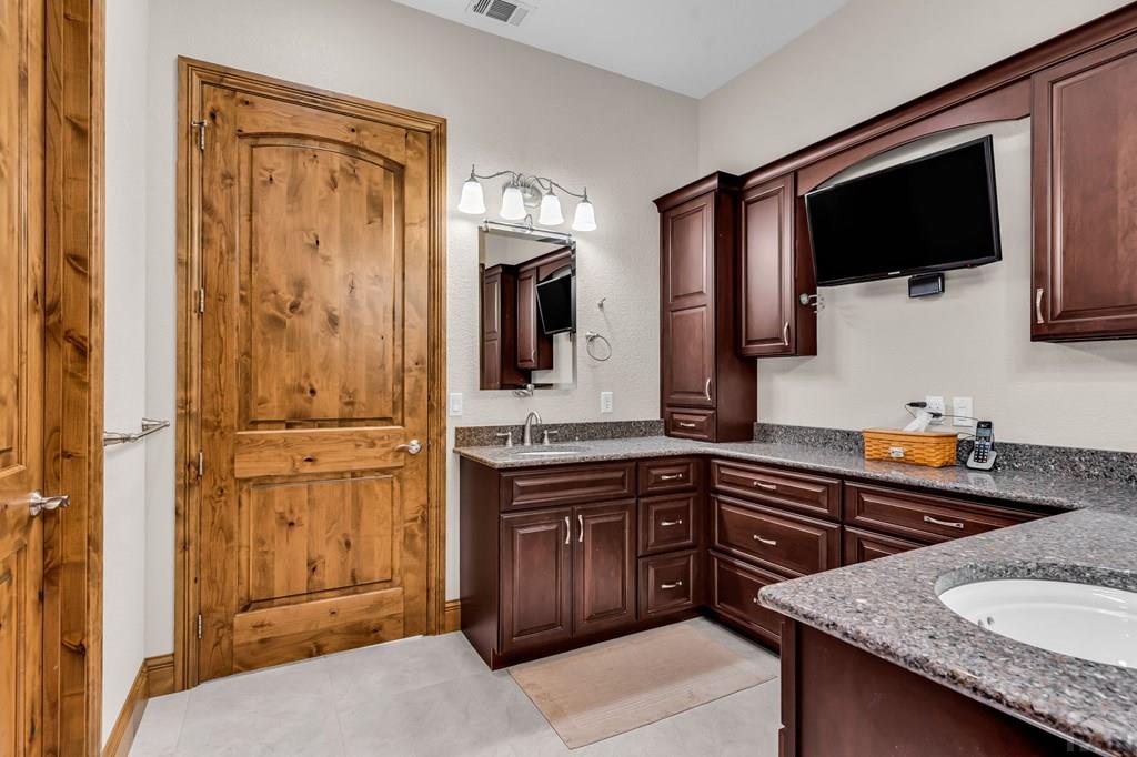 Pueblo, Colorado, 81001, United States, 4 Bedrooms Bedrooms, ,5 BathroomsBathrooms,Residential,Active,2038156