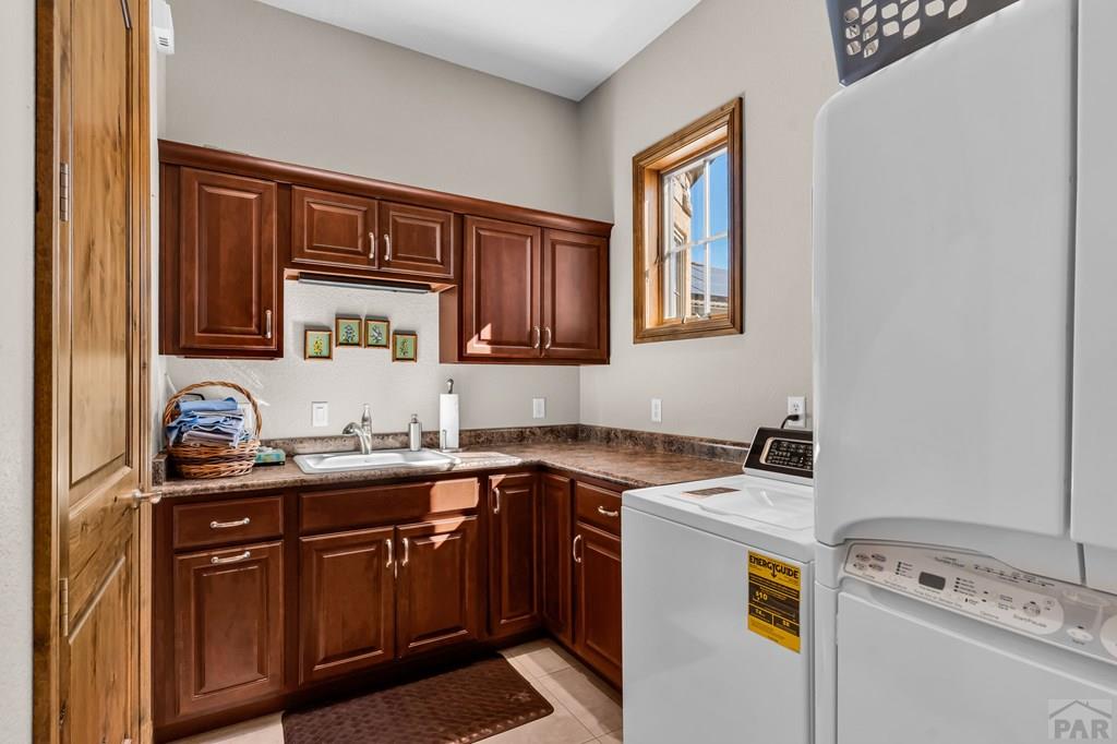 Pueblo, Colorado, 81001, United States, 4 Bedrooms Bedrooms, ,5 BathroomsBathrooms,Residential,Active,2038156