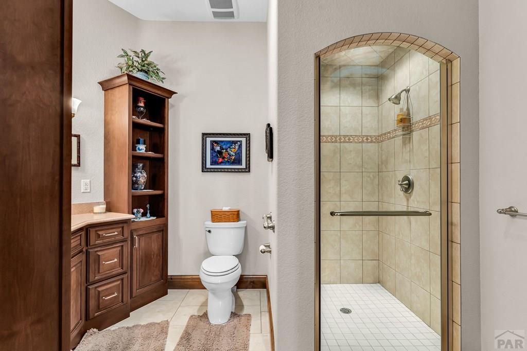 Pueblo, Colorado, 81001, United States, 4 Bedrooms Bedrooms, ,5 BathroomsBathrooms,Residential,Active,2038156