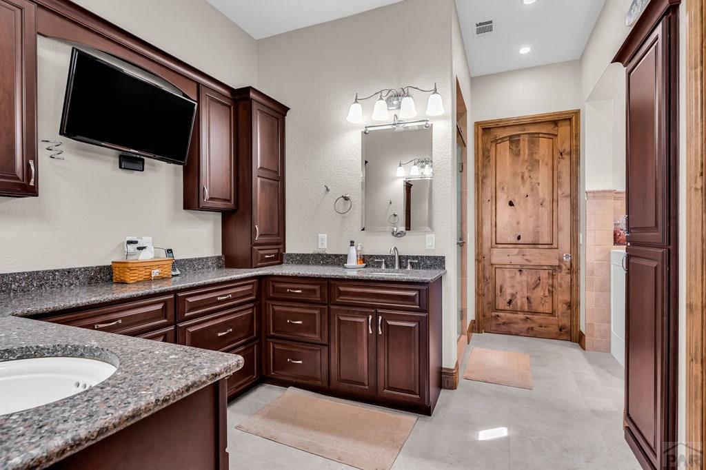 Pueblo, Colorado, 81001, United States, 4 Bedrooms Bedrooms, ,5 BathroomsBathrooms,Residential,Active,2038156