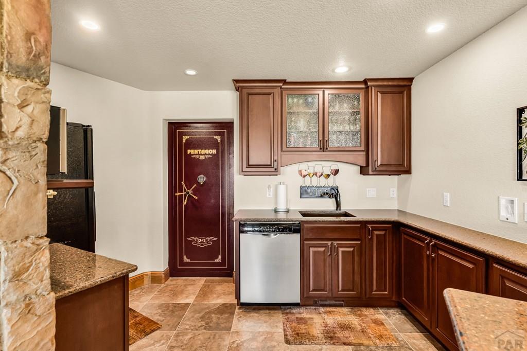 Pueblo, Colorado, 81001, United States, 4 Bedrooms Bedrooms, ,5 BathroomsBathrooms,Residential,Active,2038156