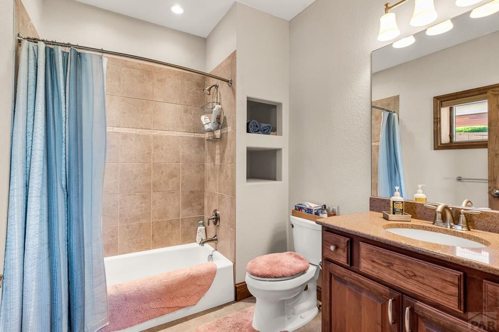 Pueblo, Colorado, 81001, United States, 4 Bedrooms Bedrooms, ,5 BathroomsBathrooms,Residential,Active,2038156