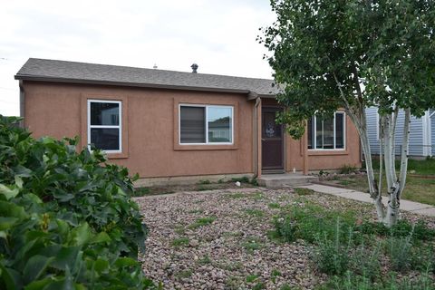 Single Family Residence in Colorado Springs CO 2805 Casden Cir.jpg