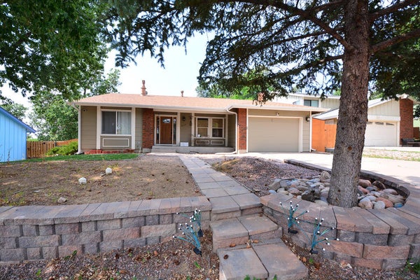 647 RED CLIFF RD, COLORADO SPRINGS, CO 80906 - Image 8210fea91d28b3aed27ea3be09aaf4d2/4018792237
