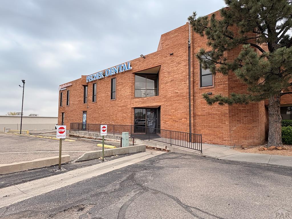 Photo 1 of 17 — 18 Club Manor Dr, Pueblo, CO 81008