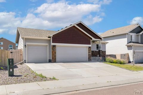 Single Family Residence in Colorado Springs CO 10941 Saco Dr 3.jpg