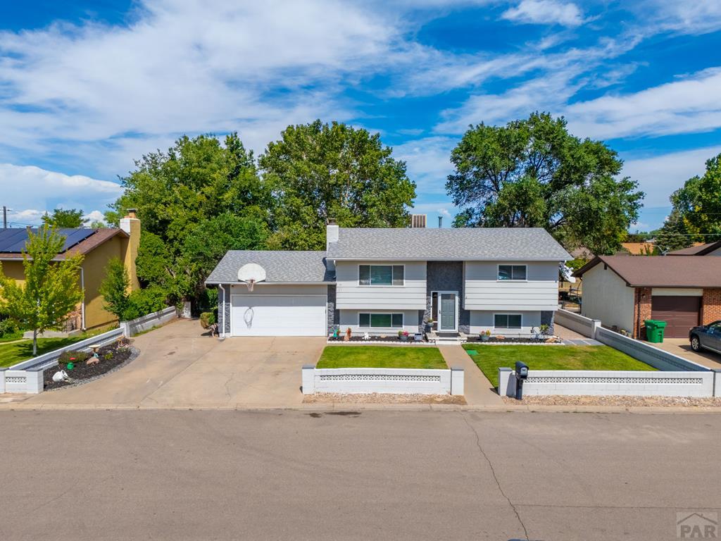 Photo 1 of 43 — 1256 20 1/2 Lane, Pueblo, CO 81006