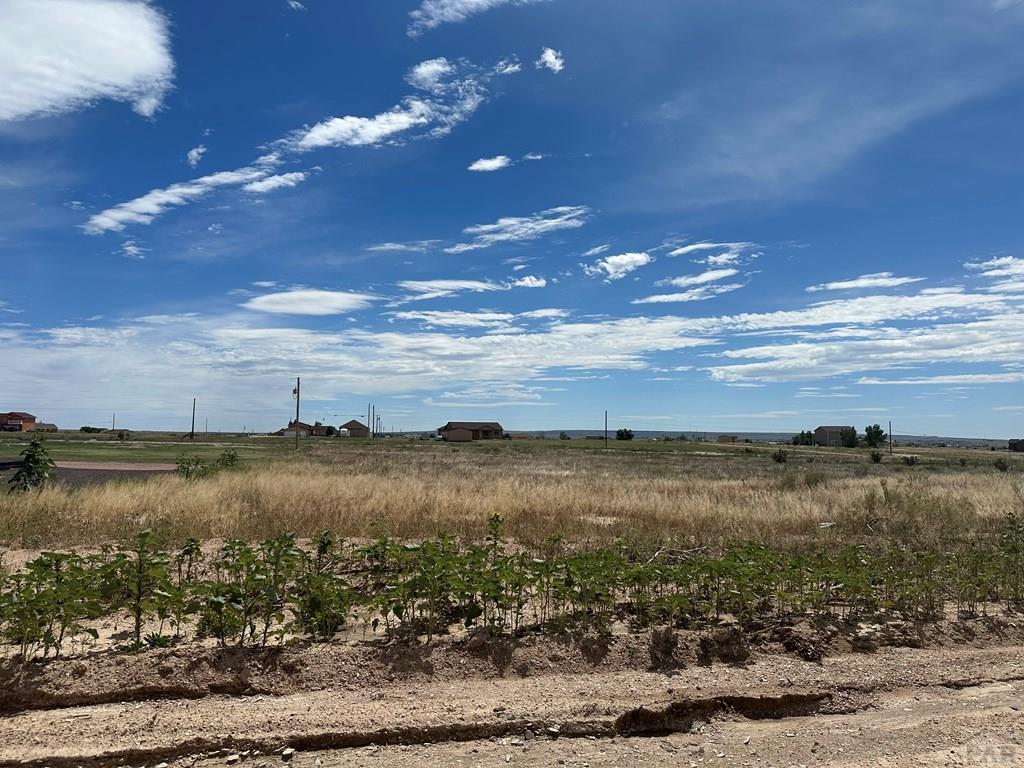 Photo 1 of 10 — 1620 N Calle Rosa Dr, Pueblo, CO 81007