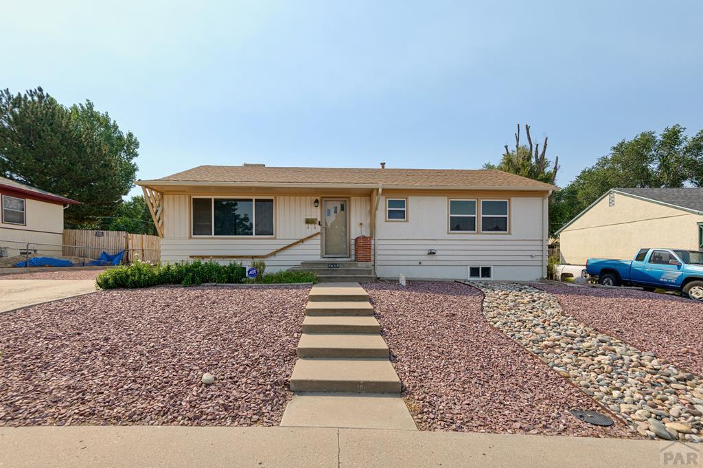 Photo 1 of 33 — 1810 Comanche Rd, Pueblo, CO 81001
