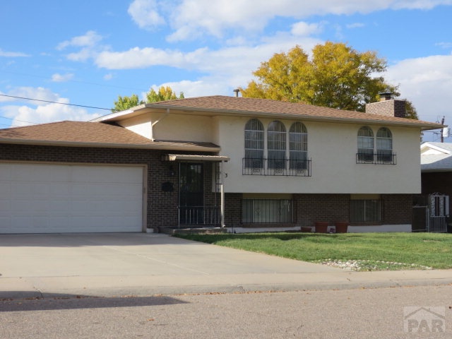 Photo 1 of 1 — 113 La Rochelle Dr, Pueblo, CO 81005