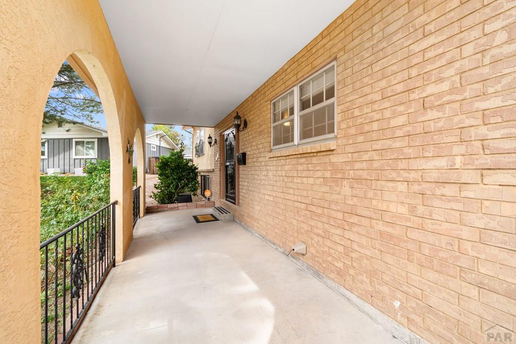 8 Courtney Place - Photo 3