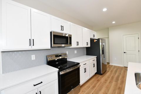 Tiny photo for 128 BRENLEIGH CT Ct #102, Lynchburg, VA 24501 (MLS # 363764)