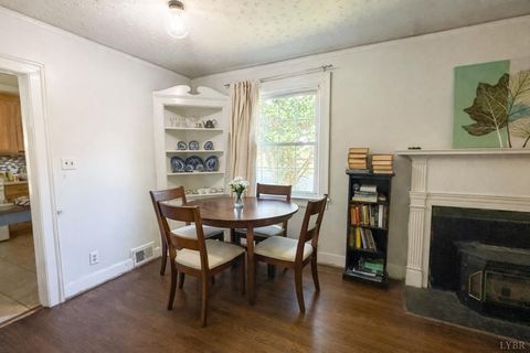 Tiny photo for 200 Warren Avenue, Lynchburg, VA 24501 (MLS # 365049)