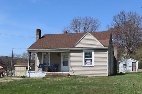 Photo of 53 Sunrise Avenue, Martinsville, VA 24112 (MLS # 364708)