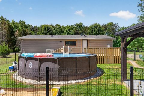 Tiny photo for 401 Railroad Lane, Pamplin, VA 23958 (MLS # 366644)