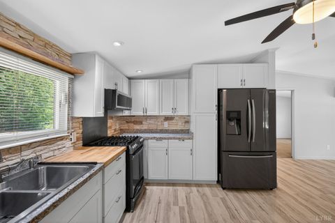 Tiny photo for 401 Railroad Lane, Pamplin, VA 23958 (MLS # 366644)