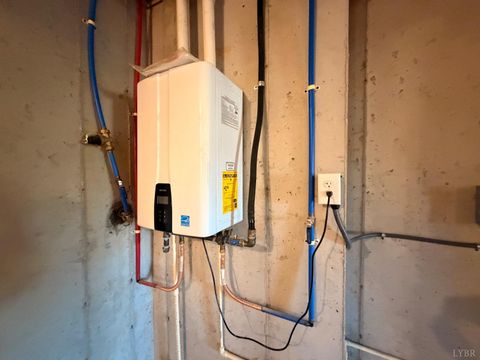 Tiny photo for 1100 Live Oak Court, Forest, VA 24551 (MLS # 364826)