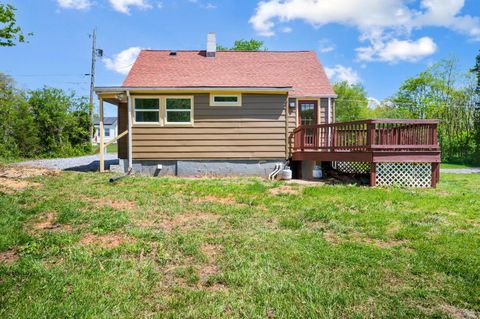 Tiny photo for 1039 Combs Cove Drive, Forest, VA 24551 (MLS # 365791)