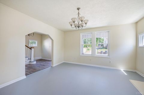Tiny photo for 1217 EARLY ST, Lynchburg, VA 24503 (MLS # 366630)
