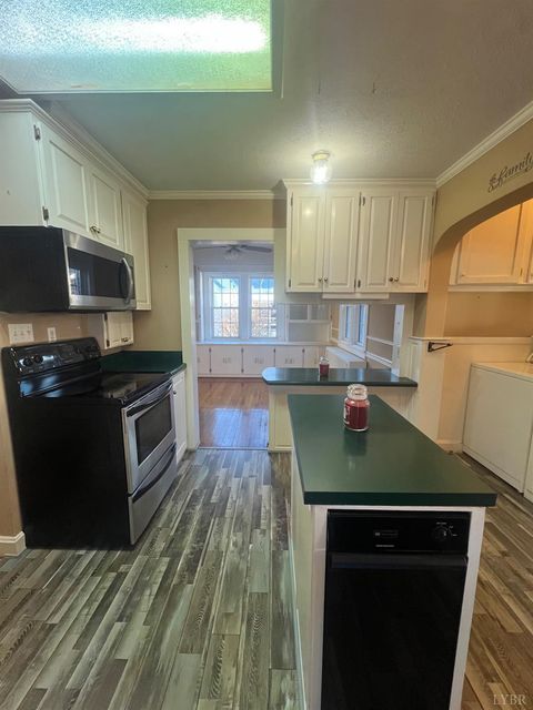 Tiny photo for 1405 Bedford Avenue, Altavista, VA 24517 (MLS # 364111)