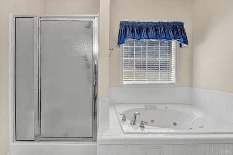 Tiny photo for 207 Duncraig Drive DR, Lynchburg, VA 24502 (MLS # 366323)
