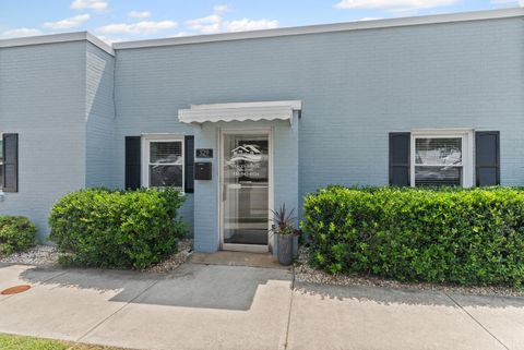Tiny photo for 525 7th St St, Altavista, VA 24517 (MLS # 366700)