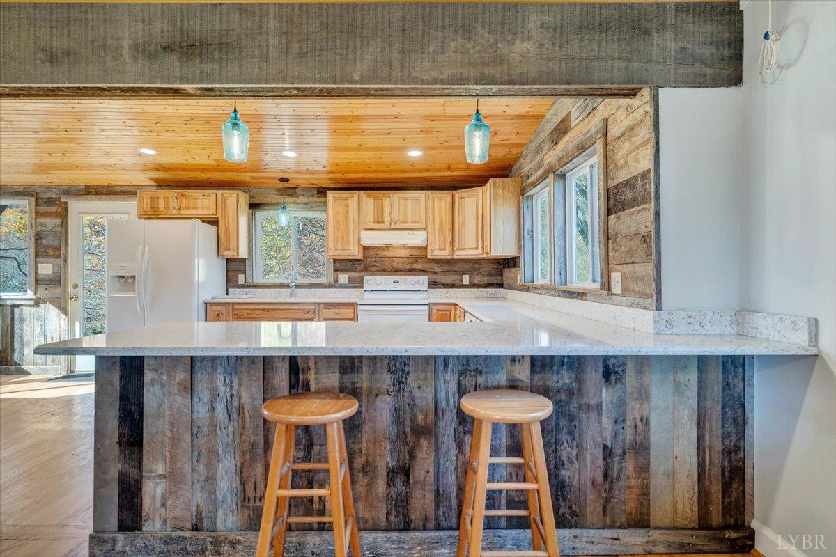 Big Island, Virginia 24526, United States, 2 Bedrooms Bedrooms, ,1 BathroomBathrooms,Residential,Pending,241384