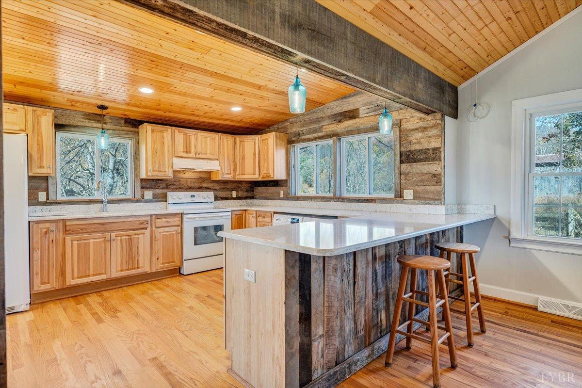 Big Island, Virginia 24526, United States, 2 Bedrooms Bedrooms, ,1 BathroomBathrooms,Residential,Pending,241384