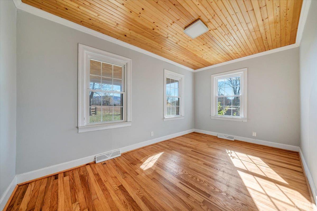 Big Island, Virginia 24526, United States, 2 Bedrooms Bedrooms, ,1 BathroomBathrooms,Residential,Pending,241384