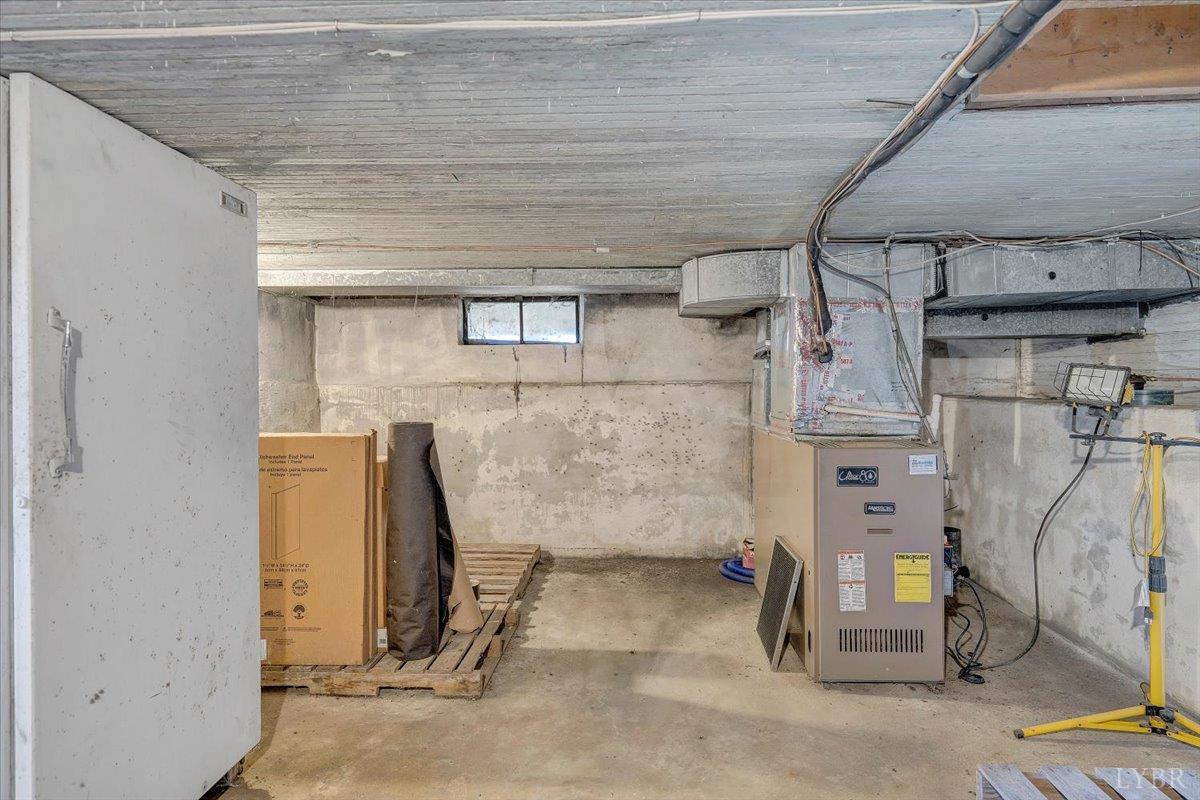 Big Island, Virginia 24526, United States, 2 Bedrooms Bedrooms, ,1 BathroomBathrooms,Residential,Pending,241384