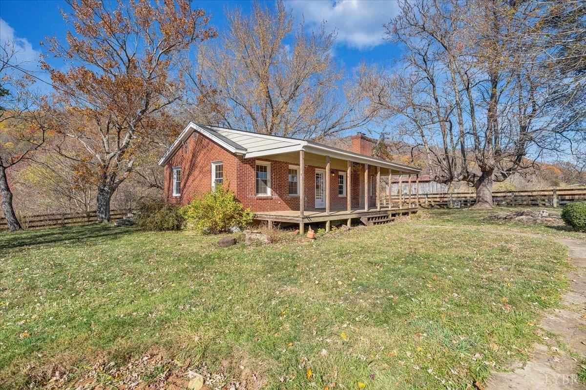 Big Island, Virginia 24526, United States, 2 Bedrooms Bedrooms, ,1 BathroomBathrooms,Residential,Pending,241384